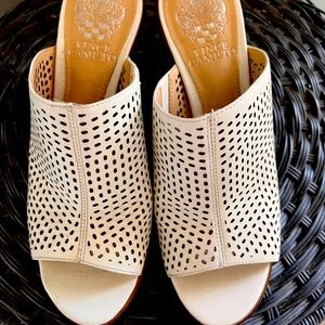 VINCE CAMUTO Genuine leather sandals/slides